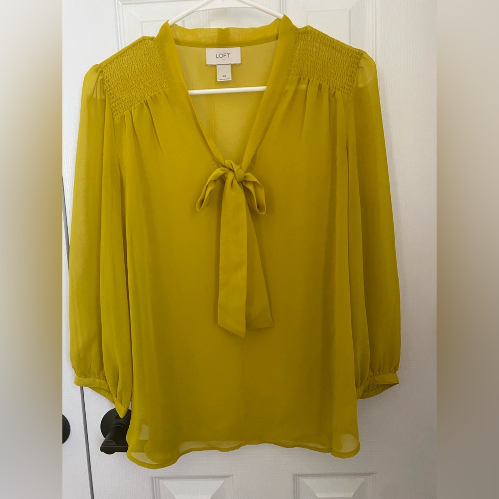 Ann Taylor loft blouse size XS in mustard, butterscotch, yellow daisy shade.